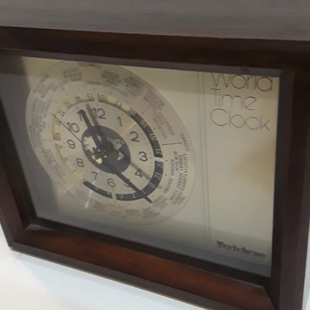 c RARE VINTAGE VERICHRON WORLD TIME WOODEN GLASS MANTEL SHELF CLOCK JAPAN